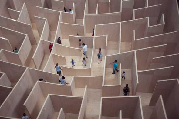 This picture shows a maze in Washington DC. Mazes are a great analogy for the process of token swapping. Just like in a maze, you need to make careful decisions in order to reach your destination. When token swapping, you need to choose a safe, reliable, and user-friendly platform. A picture of the famous maze in Washington DC, a great analogy for the process of token swapping.